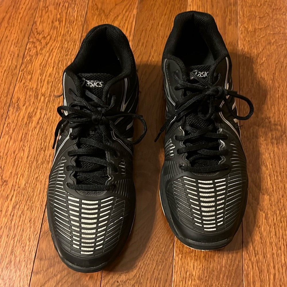 ASICS women’s volleyball shoes